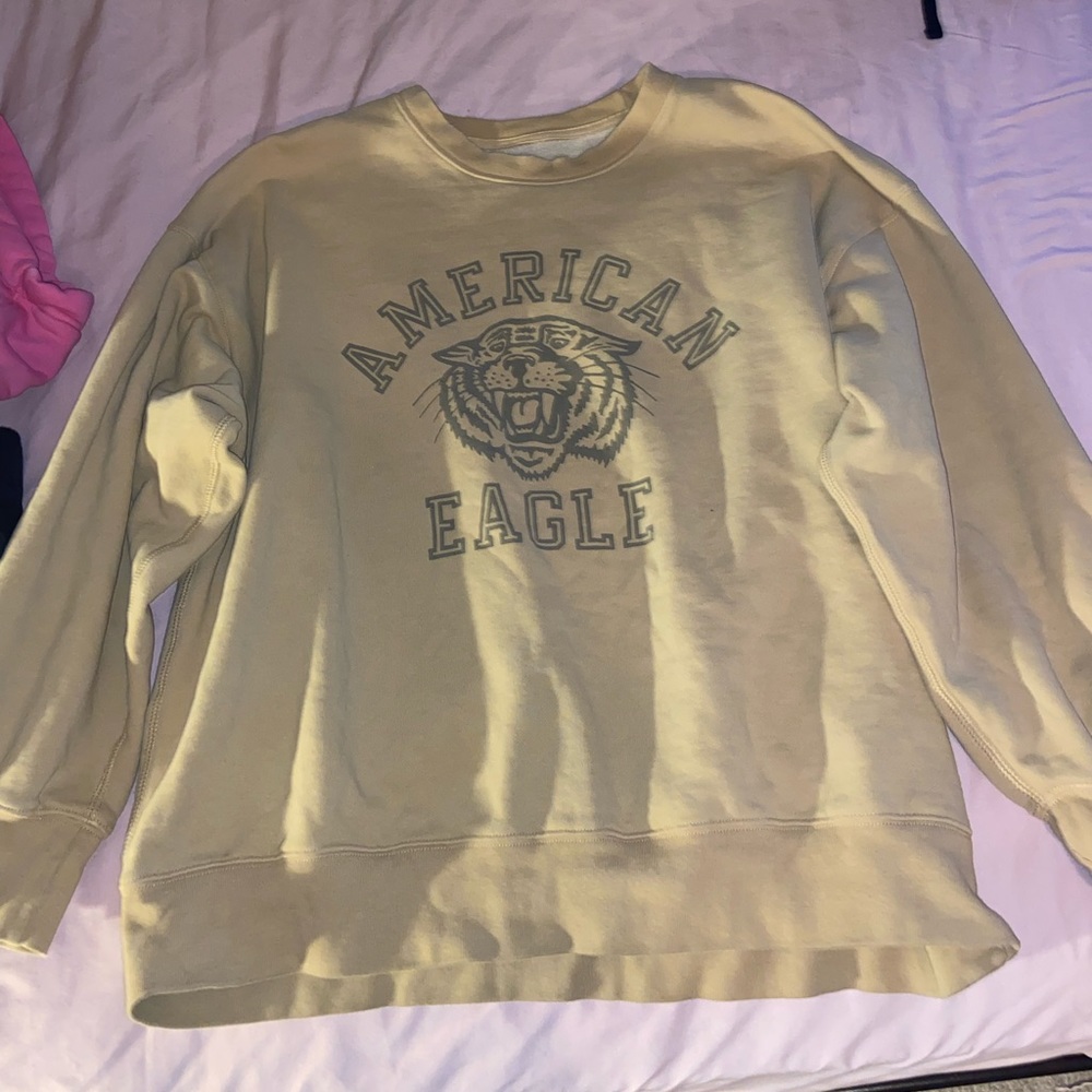 American Eagle crew neck, size Large, tan color